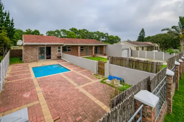 2 Bedroom House For Sale in Sherwood 2 Bedroom House For Sale in Sherwood