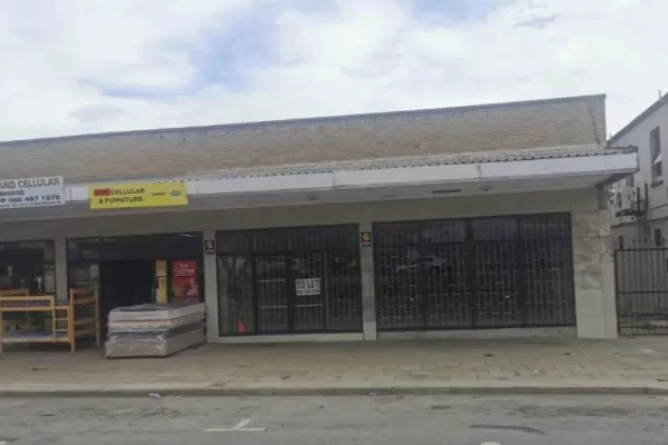 400m² Building For Sale in Uitenhage Upper Central 400m² Building For Sale in Uitenhage Upper Central
