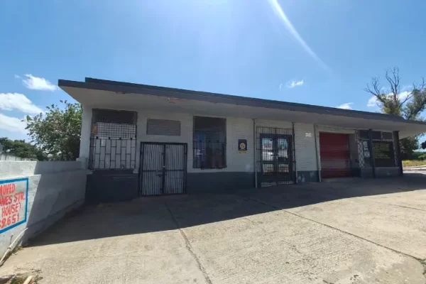 Building For Sale in Uitenhage Upper Central Building For Sale in Uitenhage Upper Central
