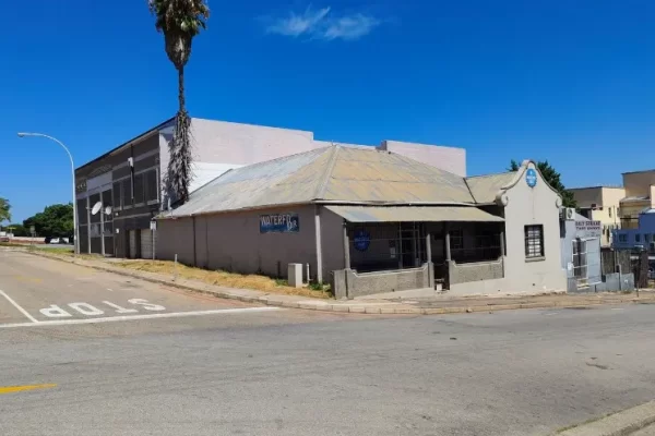 Building for sale in Uitenhage Building for sale in Uitenhage